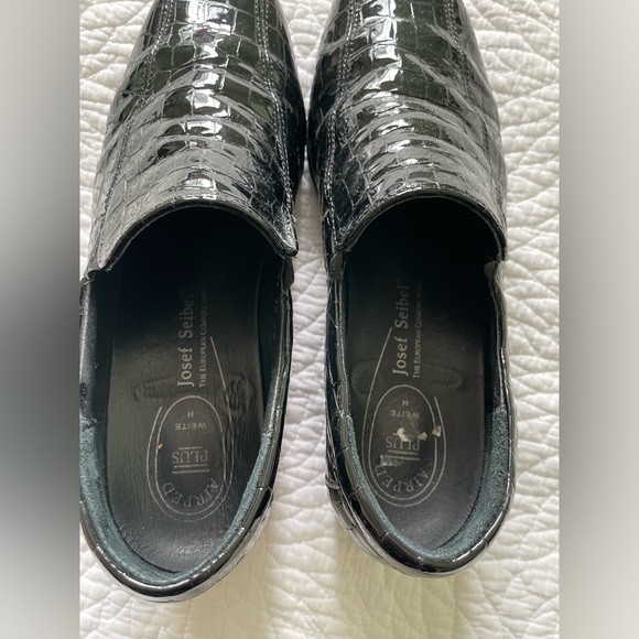Women’s Josef Siebel Black Patent Leather Allligator Loafers Flat Shoes Size 39 - Picture 3 of 5